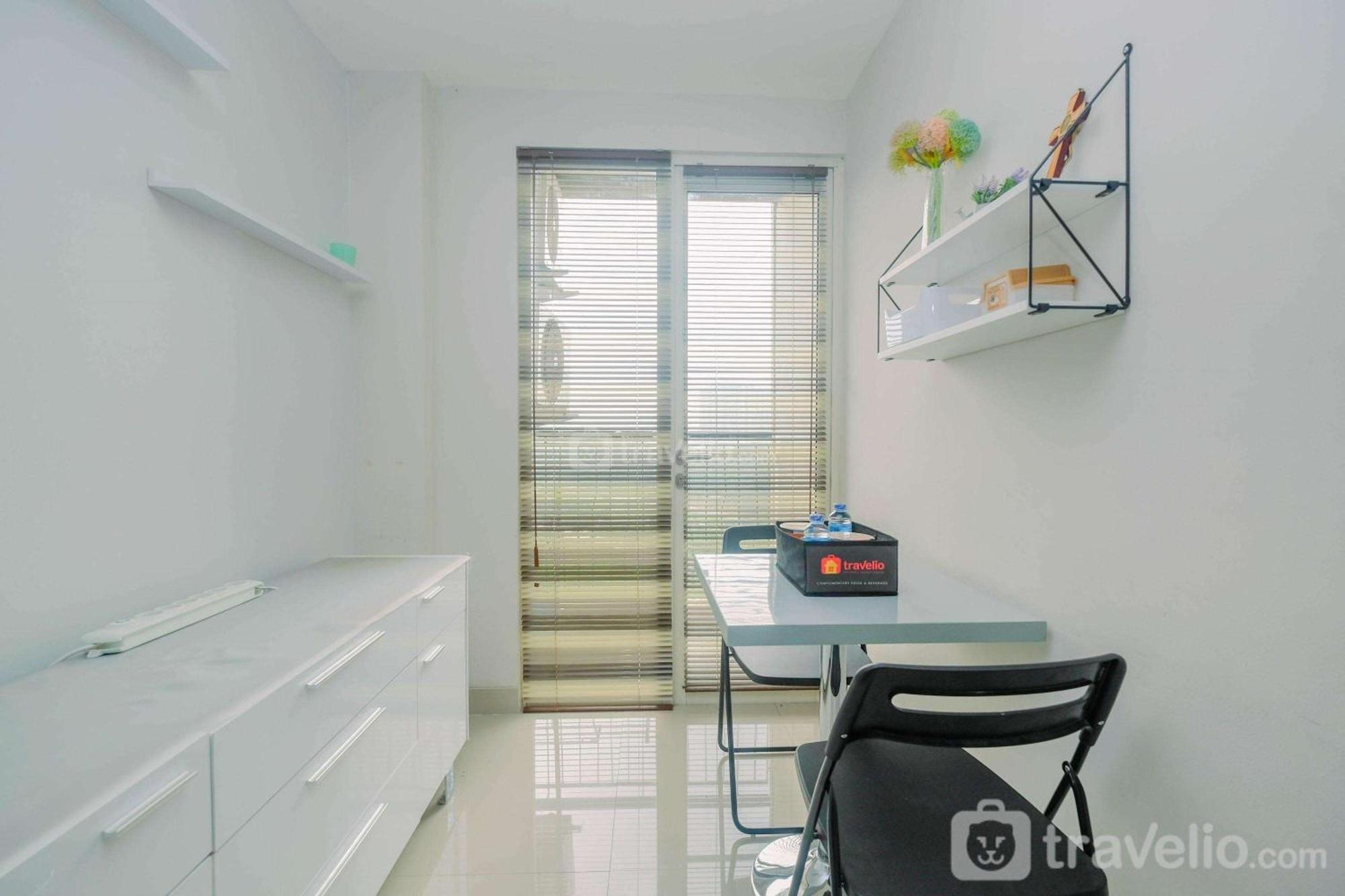 Minimalist&posh 1br The Oasis Cikarang By Travelio Bekasi
